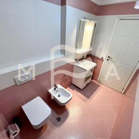 3 Bedroom Beachfront 834 Apartment *