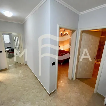 3 Bedroom Beachfront 834 Apartment
