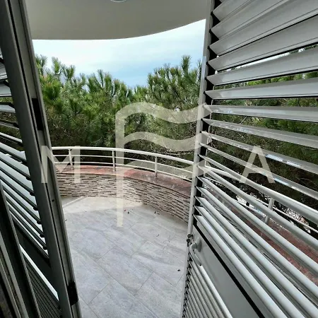 3 Bedroom Beachfront 834