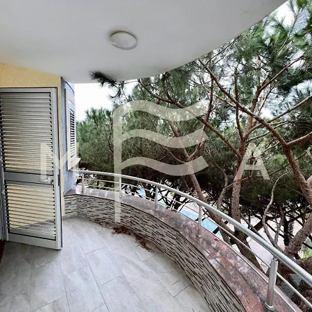 3 Bedroom Beachfront 834